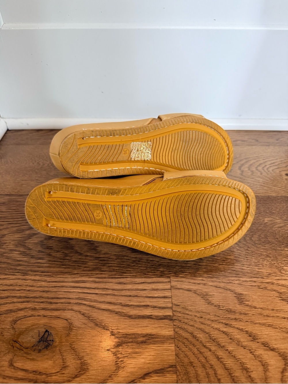 Ayalla by Antelope Daffodil Leather Cross Strap Slide Sandals EU 39 - Picture 7 of 9